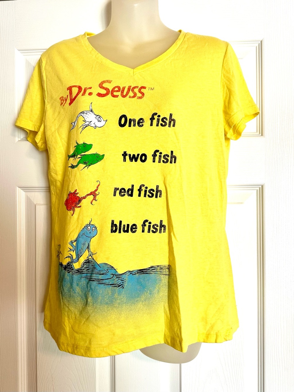 Dr. Seuss Yellow One Fish Two Fish Graphic Tee Extra Large